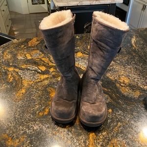Women’s UGG Boots in Brown (Sz 7)